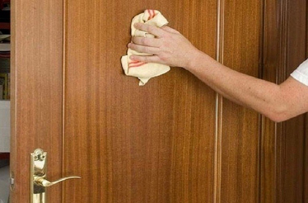 7 Mẹo Bảo Quản Quần Áo Trong Tủ Gỗ Tránh Mối Mọt Hiệu Quả